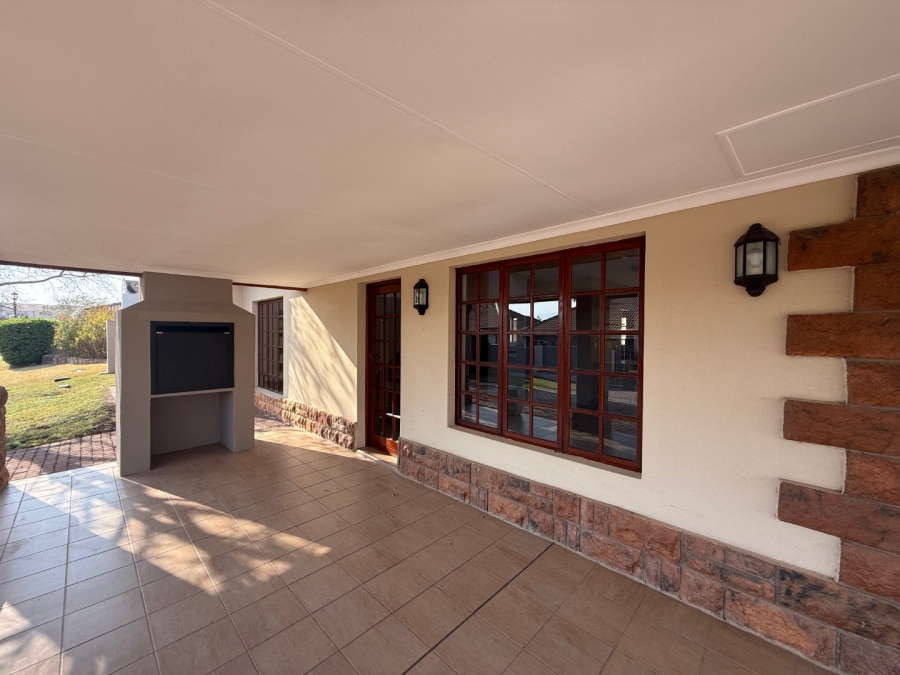 To Let 4 Bedroom Property for Rent in Meerhof North West